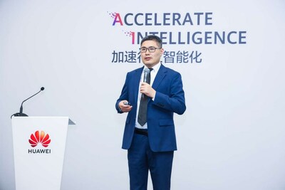 Kevin Yang, Phó Chủ tịch Miền Mạng Campus của Huawei, công bố Giải pháp CloudCampus 10 Gbps chất lượng cao được nâng cấp (PRNewsfoto/Huawei)