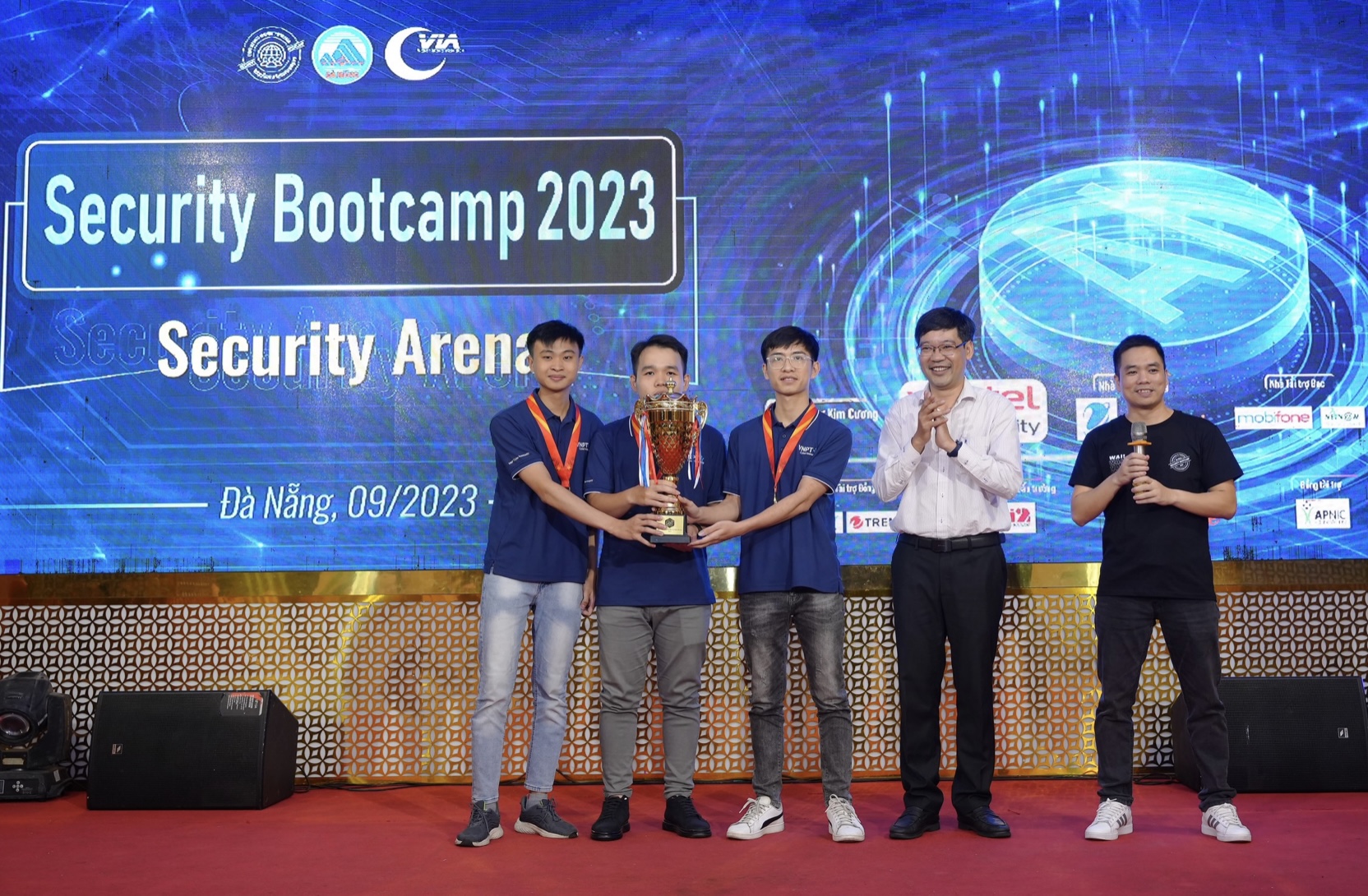 Tiếp tục trở thành nhà vô địch tại Đấu trường An toàn thông tin (ATTT) – Security Bootcamp 2023, đã giúp VNPT lập hat-trick tại Đấu trường An toàn thông tin Bootcamp An toàn.