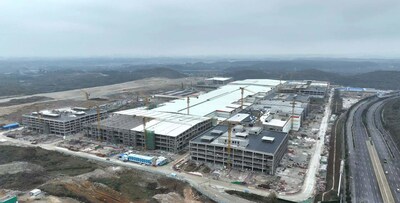 Cơ sở sản xuất pin lưu trữ năng lượng và năng lượng mới của CATL đang được xây dựng tại Quý Châu kể từ ngày 5 tháng 12 năm 2022. (PRNewsfoto/Huanqiu.com)